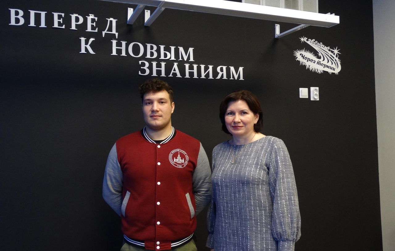 Выпускник в гостях у школы.